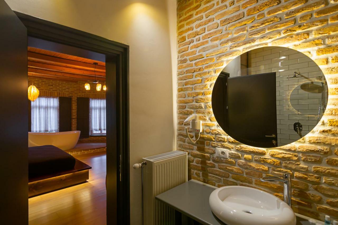Barba Boutique Hotel Korce Exterior photo