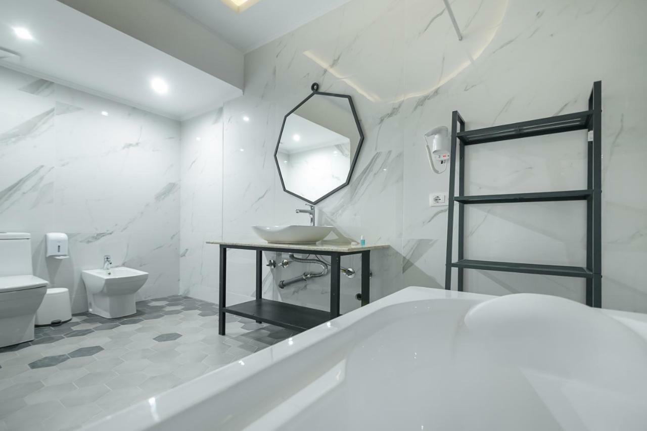 Barba Boutique Hotel Korce Exterior photo
